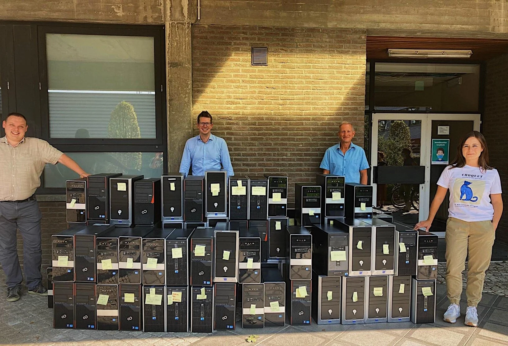 Stad Beringen schenkt 87 desktops aan kansarme inwoners