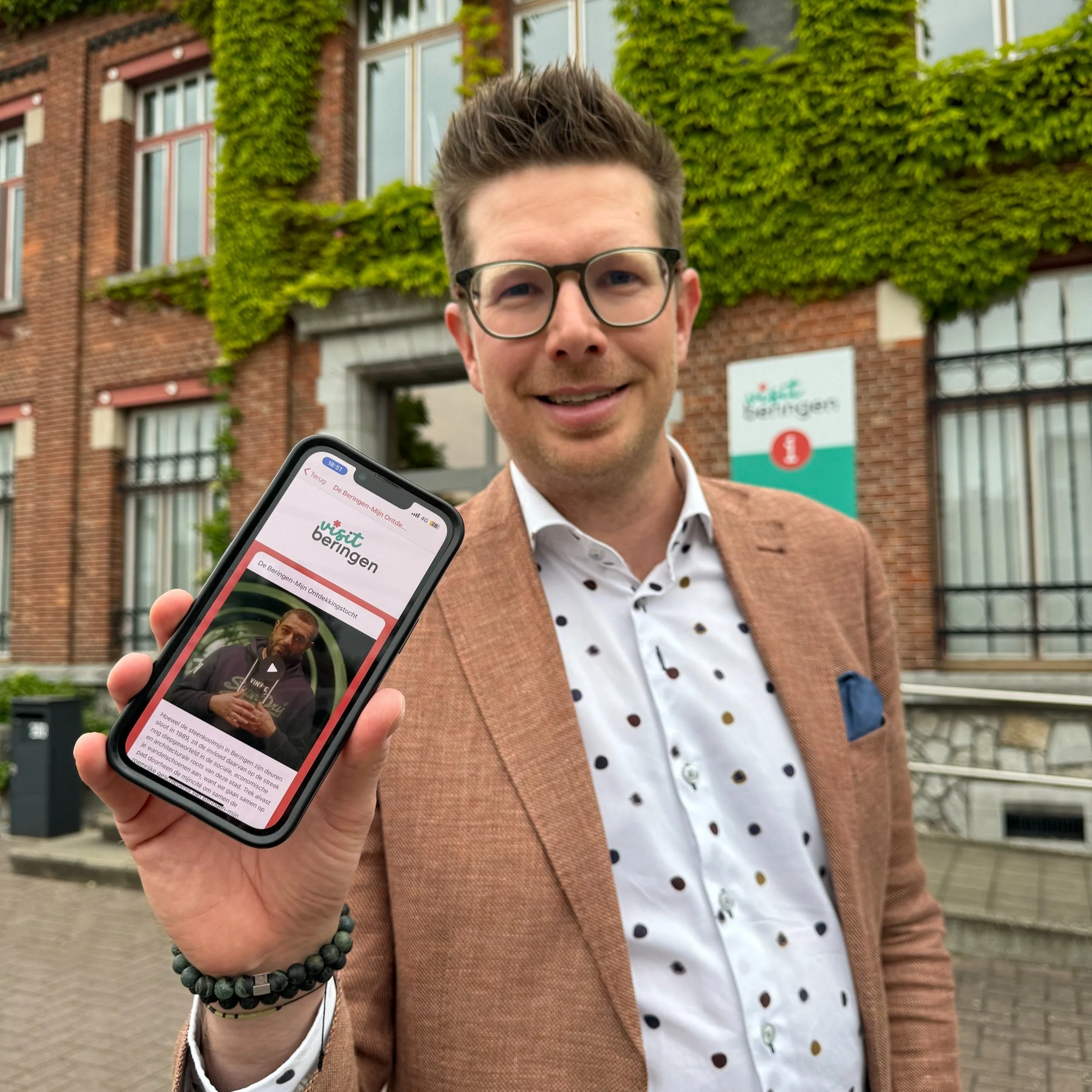 Ontdek de wandeling doorheen mijncité met komiek Erhan Demirci als persoonlijke gids