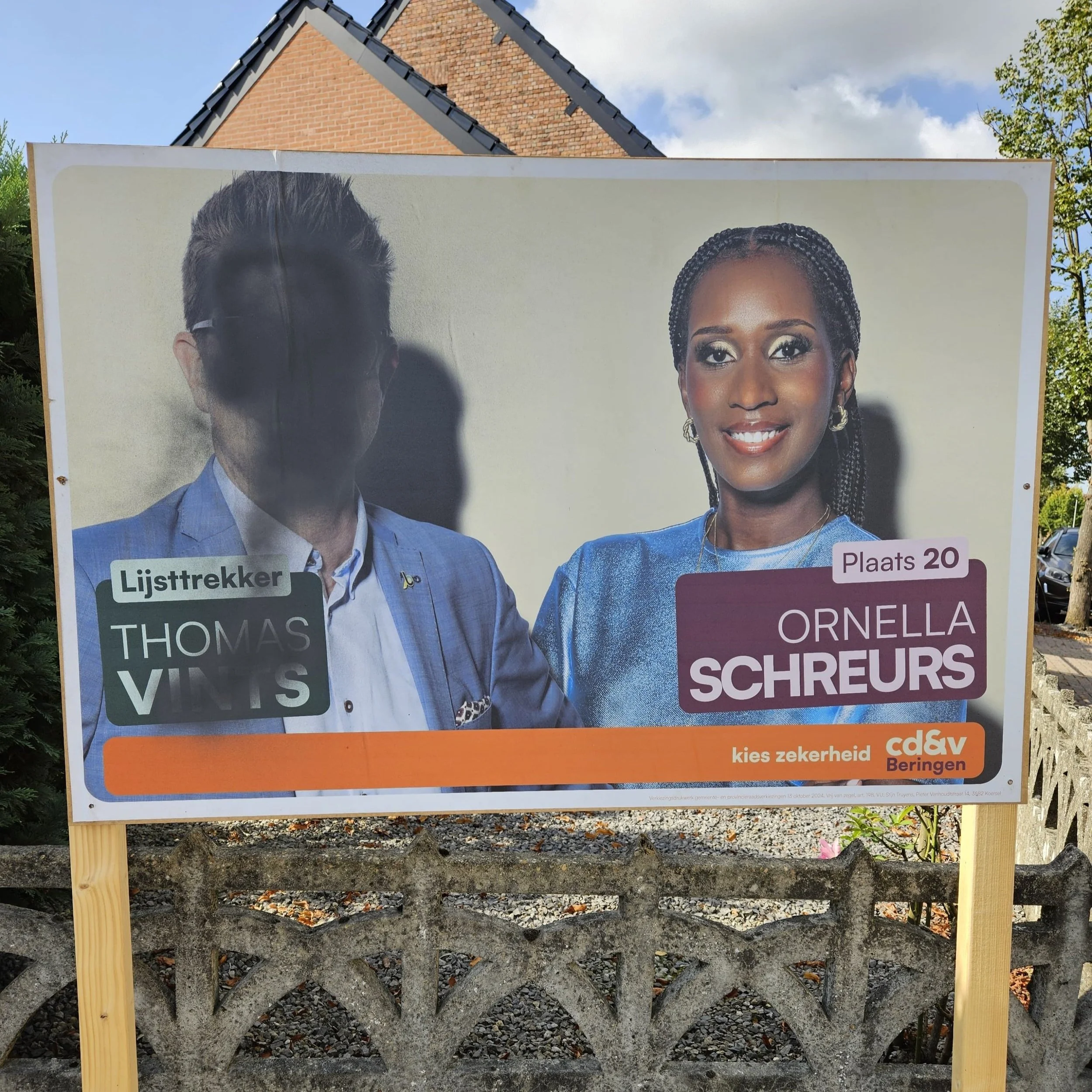 Eén van de 9 bekladde borden.